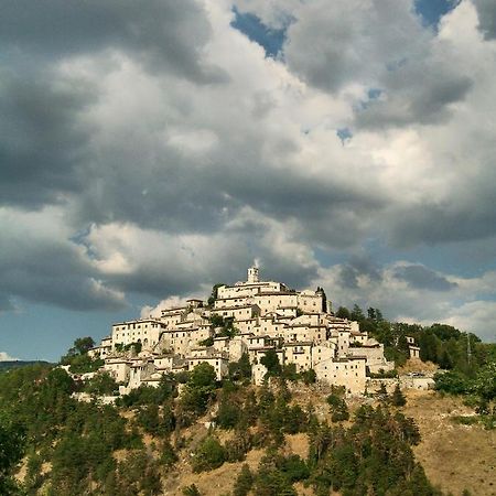 Albergo Diffuso Crispolti Labro Buitenkant foto