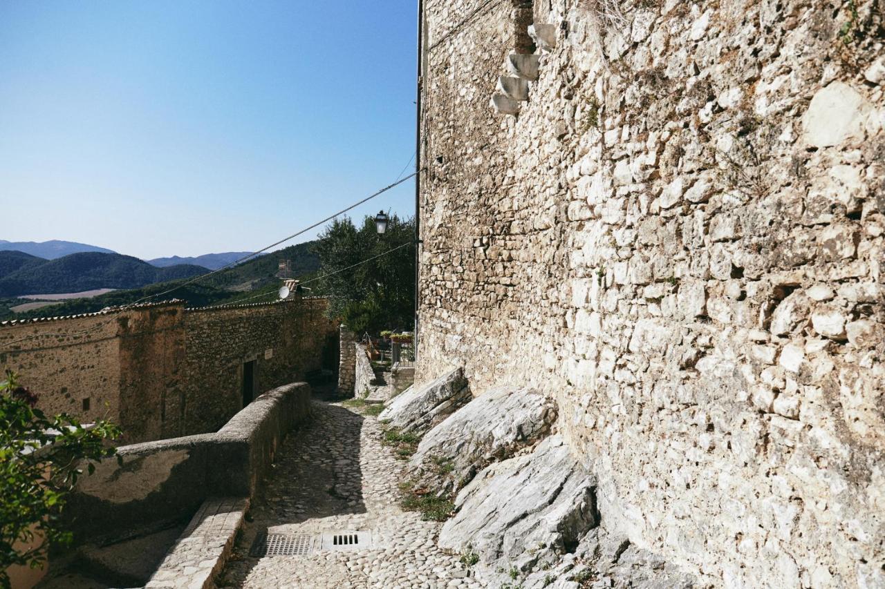 Albergo Diffuso Crispolti Labro Buitenkant foto