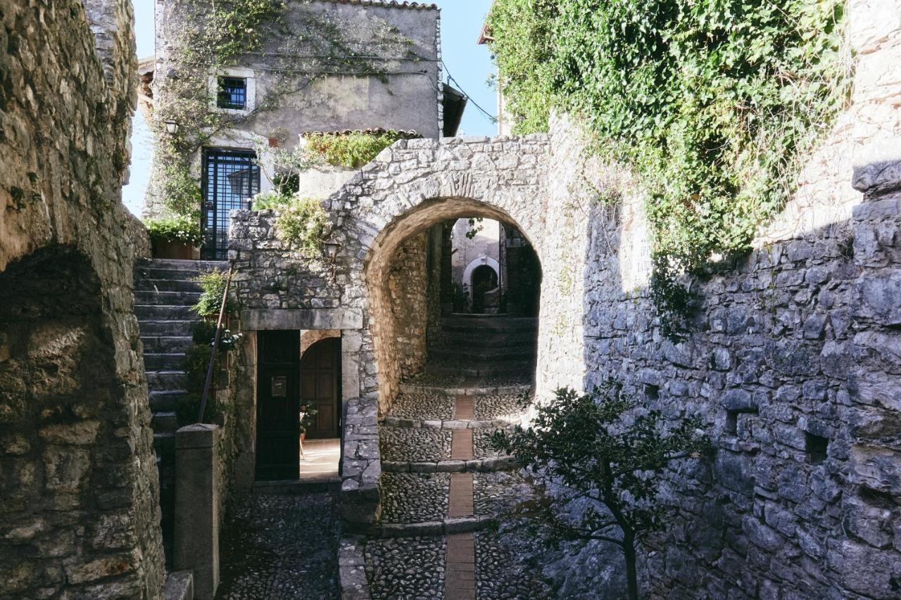 Albergo Diffuso Crispolti Labro Buitenkant foto