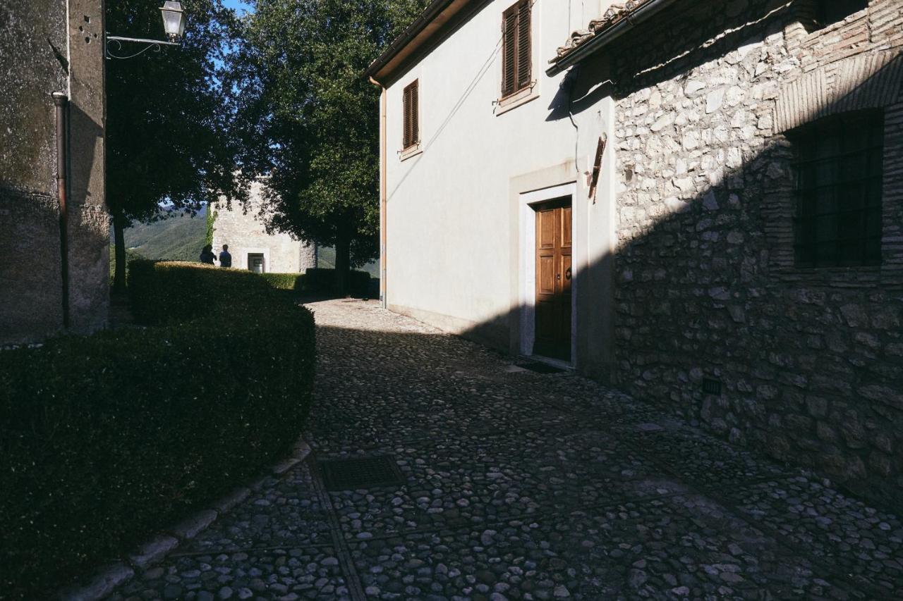 Albergo Diffuso Crispolti Labro Buitenkant foto