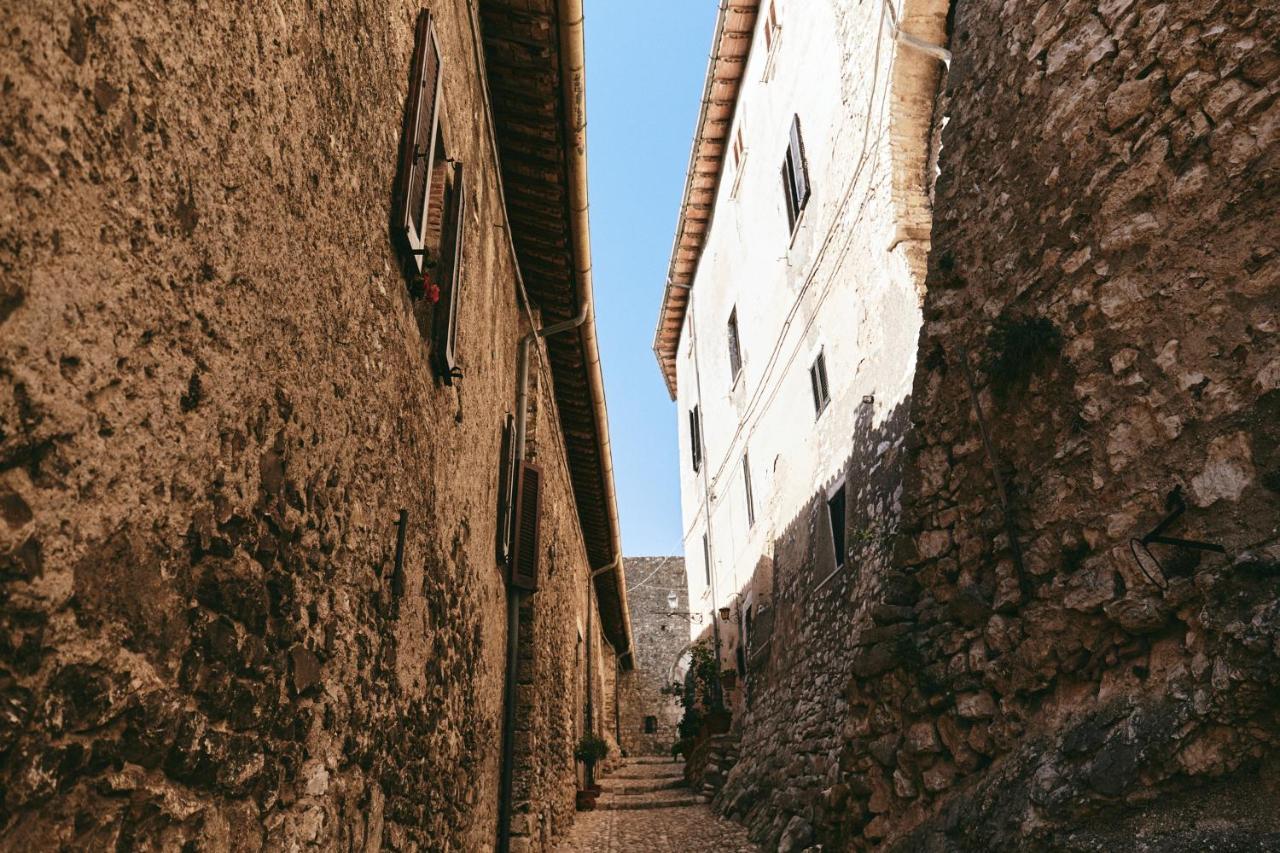 Albergo Diffuso Crispolti Labro Buitenkant foto