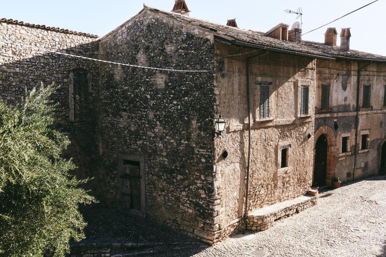 Albergo Diffuso Crispolti Labro Buitenkant foto