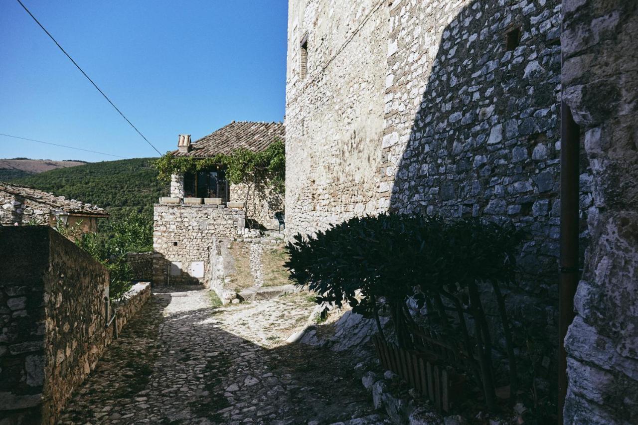 Albergo Diffuso Crispolti Labro Buitenkant foto