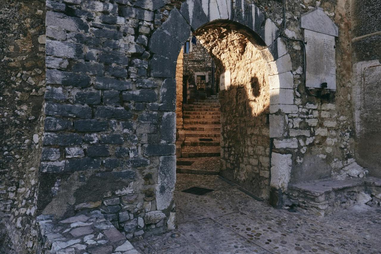 Albergo Diffuso Crispolti Labro Buitenkant foto