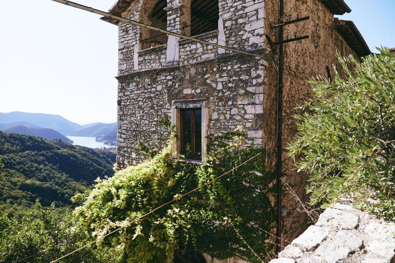 Albergo Diffuso Crispolti Labro Buitenkant foto