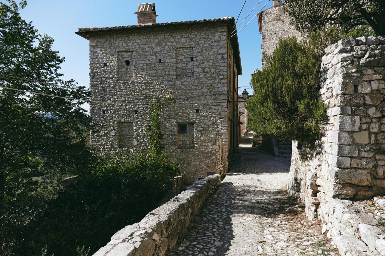 Albergo Diffuso Crispolti Labro Buitenkant foto