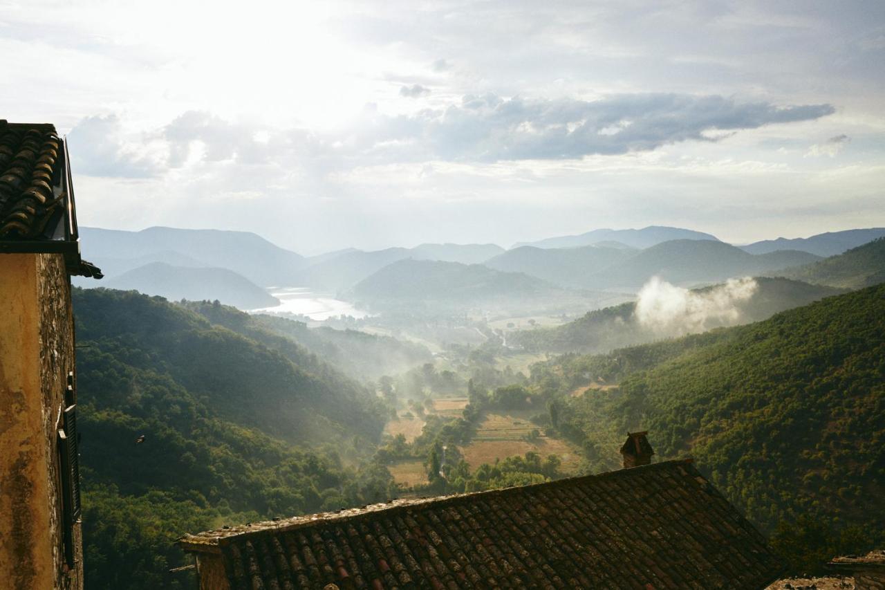 Albergo Diffuso Crispolti Labro Buitenkant foto