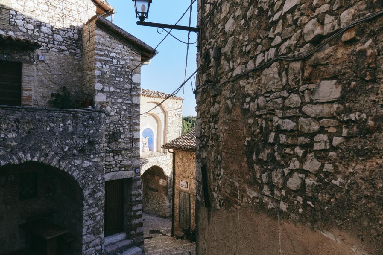 Albergo Diffuso Crispolti Labro Buitenkant foto