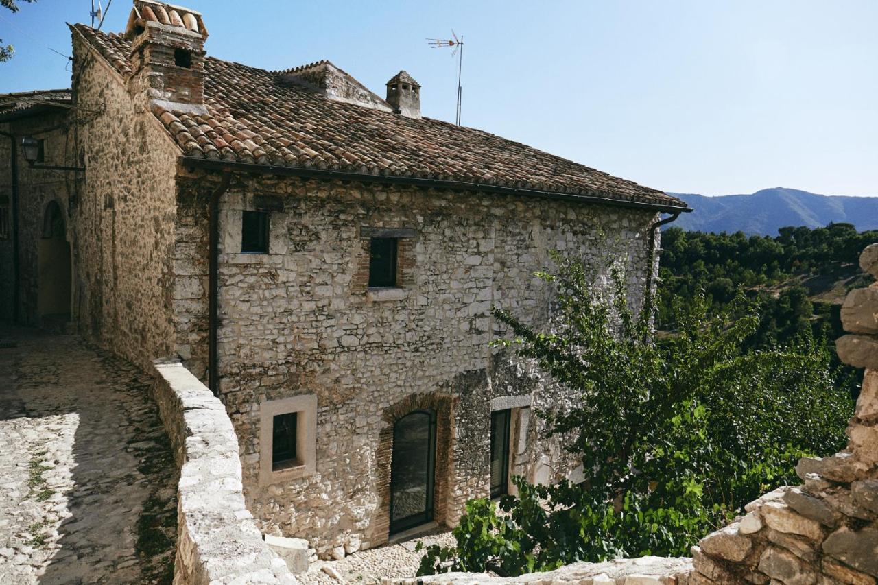 Albergo Diffuso Crispolti Labro Buitenkant foto