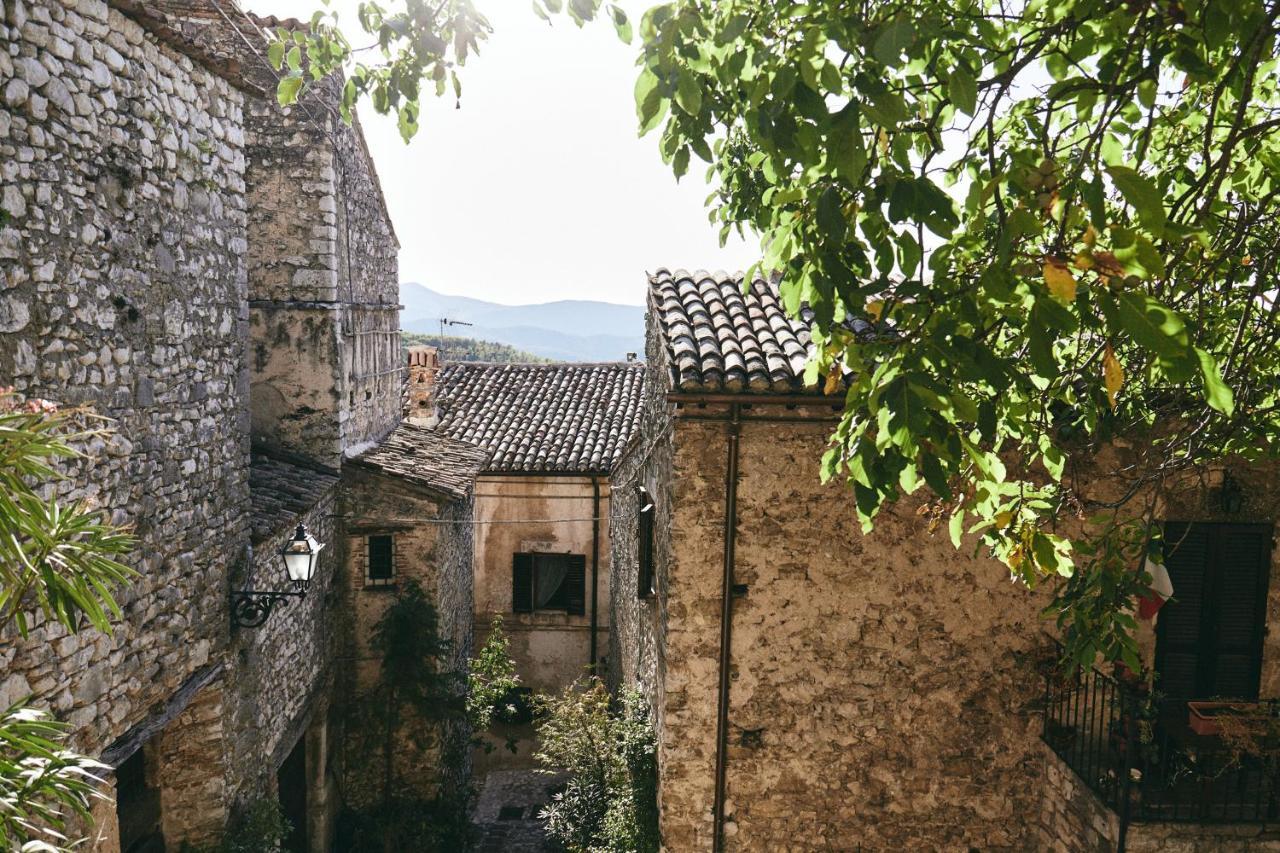 Albergo Diffuso Crispolti Labro Buitenkant foto